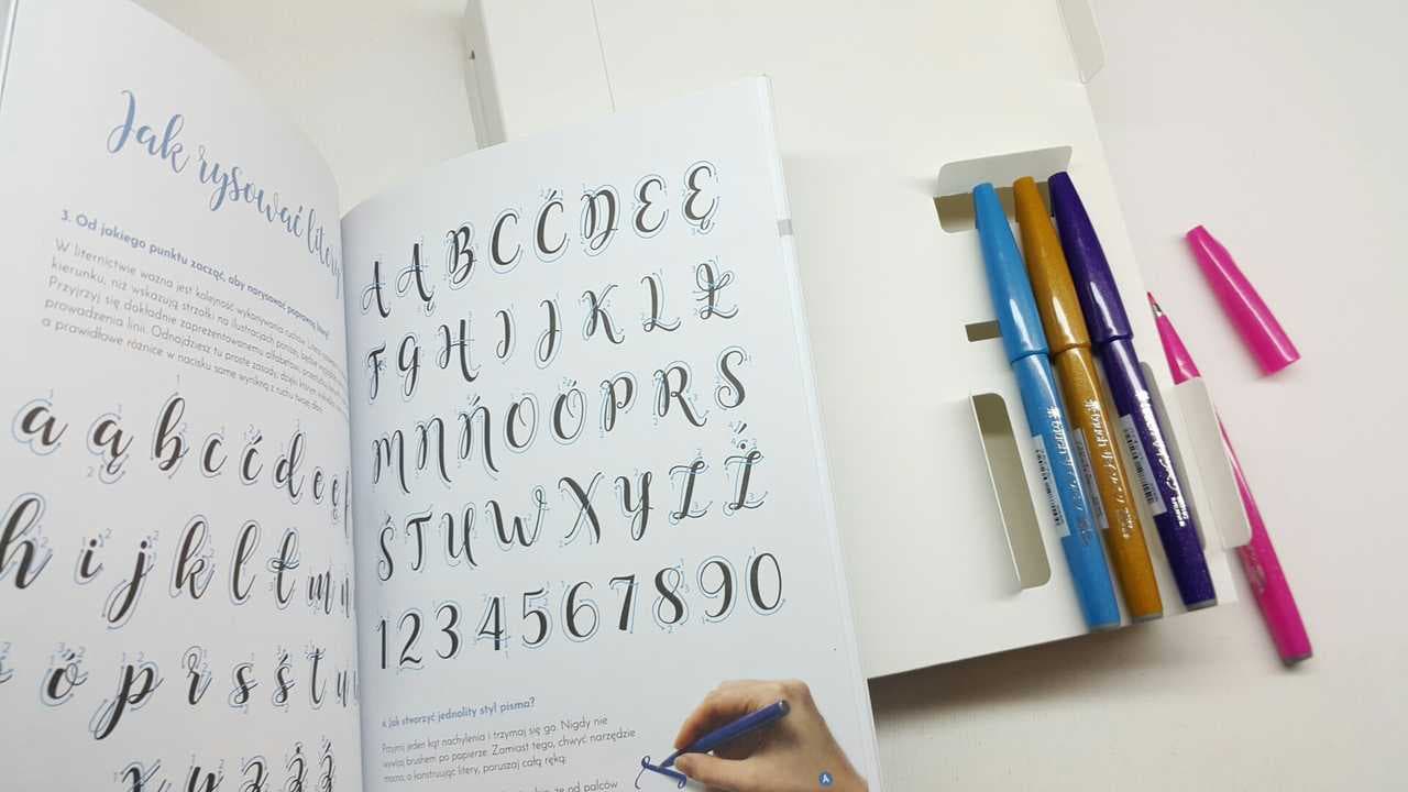 Zestaw SES15C+DARK+LEKCJA LETTERINGU SES15C-PSCY-L PENTEL
