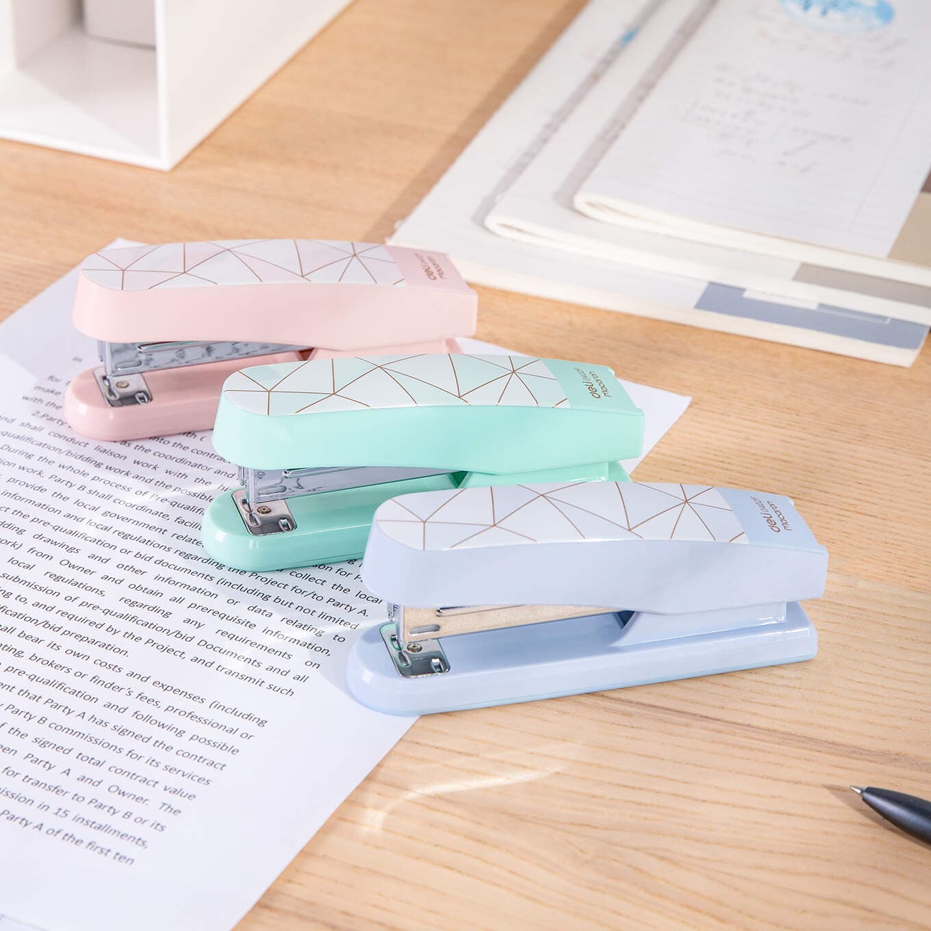 Zszywacz 25 kartek 24/6 26/6 MACARON zielony 0402F GREEN DELI