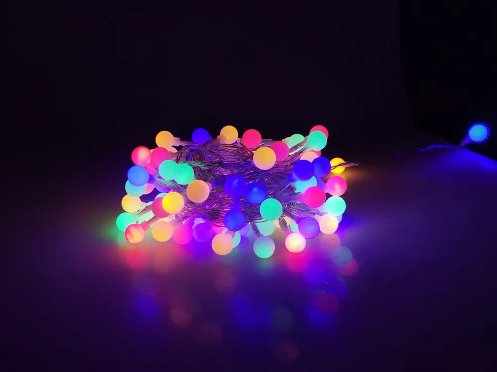 Lampki choinkowe 10m MODEE kolorowe kulki 100 led 230V ML-C2011