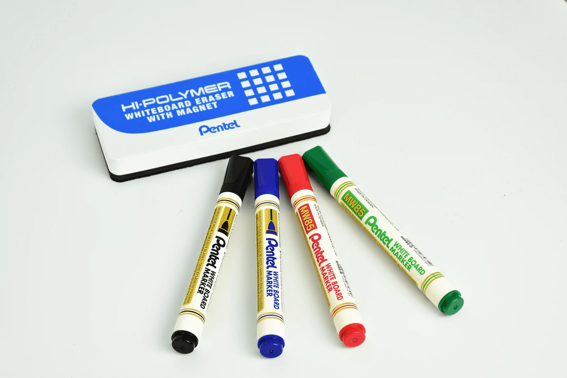 Markery do tablic MW85-ST4ABCDPL 4szt. z gąbką PENTEL