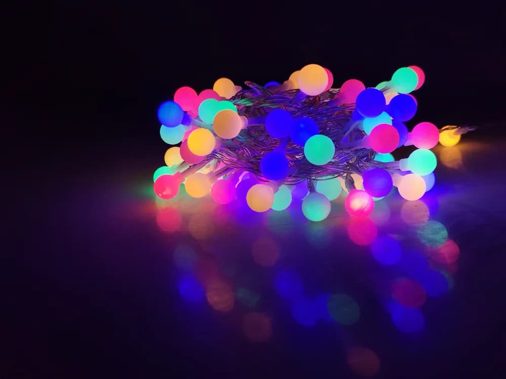 Lampki choinkowe 10m MODEE kolorowe kulki 100 led 230V ML-C2011