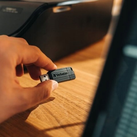 Pamięć USB 16GB VERBATIM USB 2.0 czarny 49063 PIN STRIPE